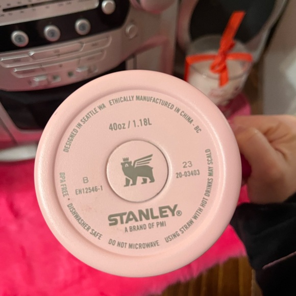Stanley Pink Flamingo 40oz - Picture 4 of 7